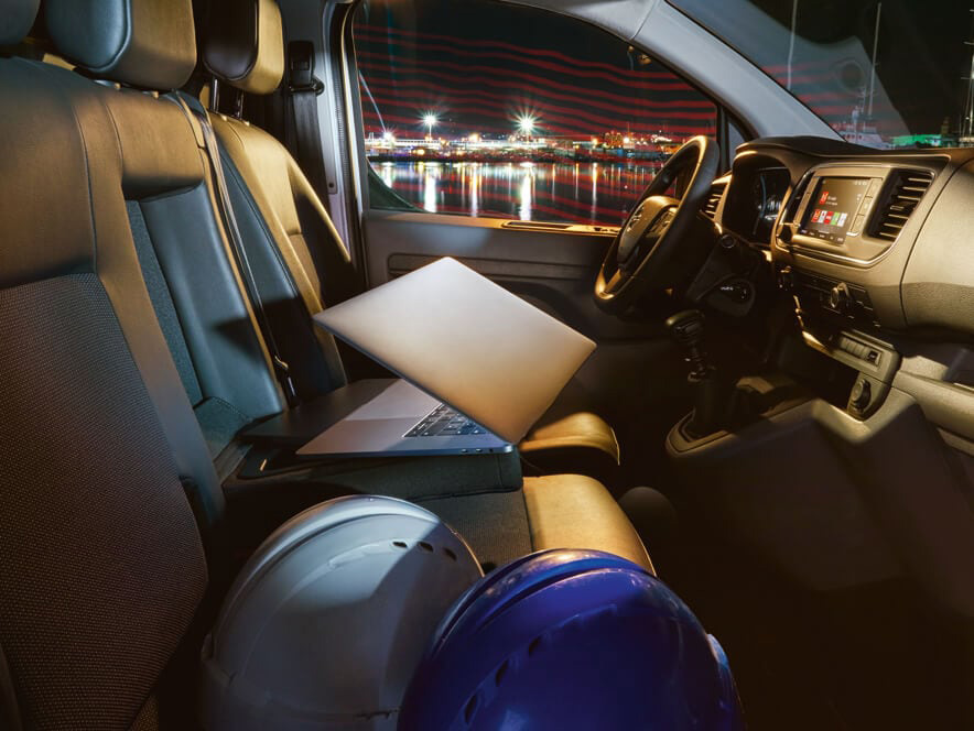 opel_vivaro_interior_mobile_office_4x3_vi195_i01_018