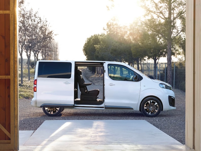 opel_zafira_life_exterior_sliding_doors_4x3_zal195_e01_005